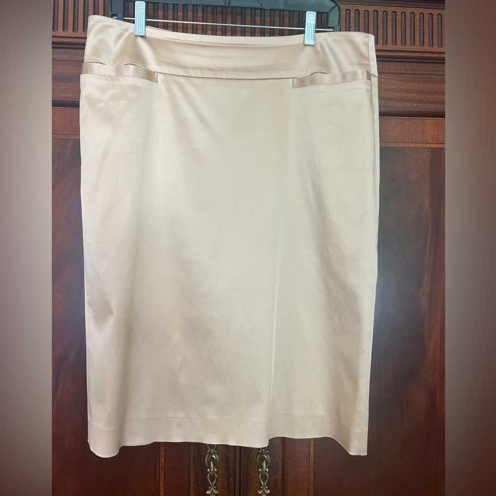 Stunning pale gold size 14 satin pencil skirt